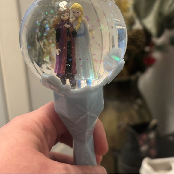 Frozen 2 Musical Sisters Snow Scepter Snow Globe Wand Plays "Into The Unknown" - Picture 3 of 4